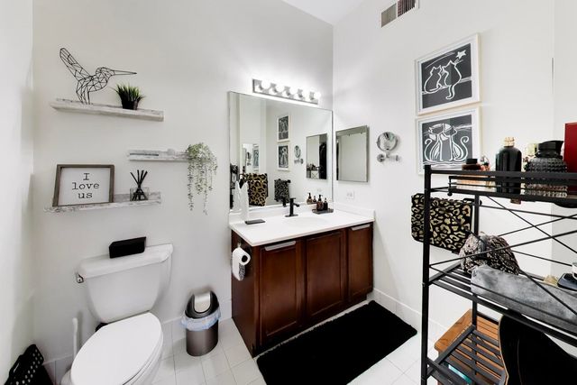 2323 W PERSHING Road 609, Chicago, IL 60609