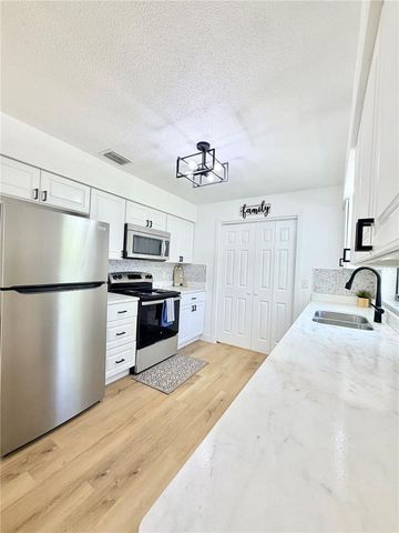 5240 SE 114TH PLACE, Belleview, FL 34420