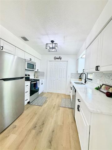 5240 SE 114TH PLACE, Belleview, FL 34420