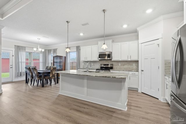 1928 Cambridge Park Dr, Gulf Breeze, FL 32563