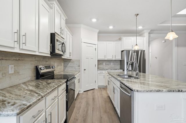 1928 Cambridge Park Dr, Gulf Breeze, FL 32563