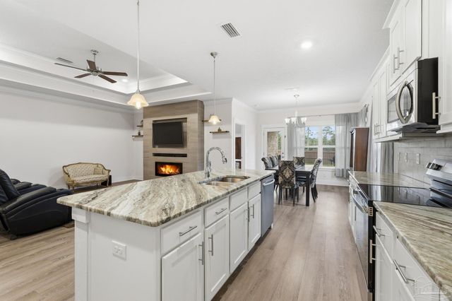 1928 Cambridge Park Dr, Gulf Breeze, FL 32563