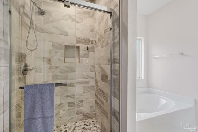 1928 Cambridge Park Dr, Gulf Breeze, FL 32563