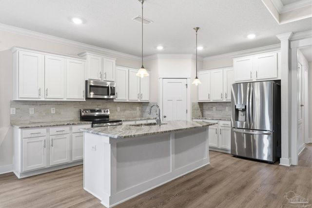 1928 Cambridge Park Dr, Gulf Breeze, FL 32563