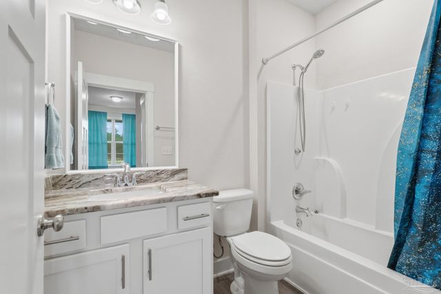 1928 Cambridge Park Dr, Gulf Breeze, FL 32563