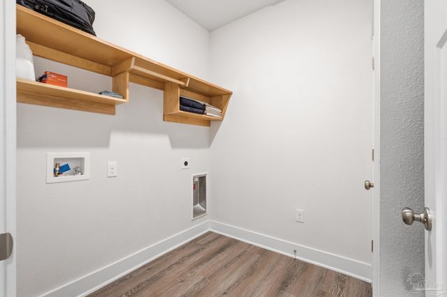 1928 Cambridge Park Dr, Gulf Breeze, FL 32563