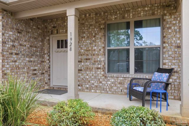 1928 Cambridge Park Dr, Gulf Breeze, FL 32563