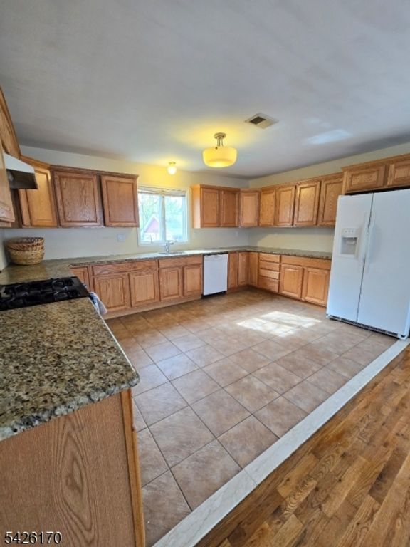 598 Broad St, Carlstadt Boro, NJ 07072 — photo 2