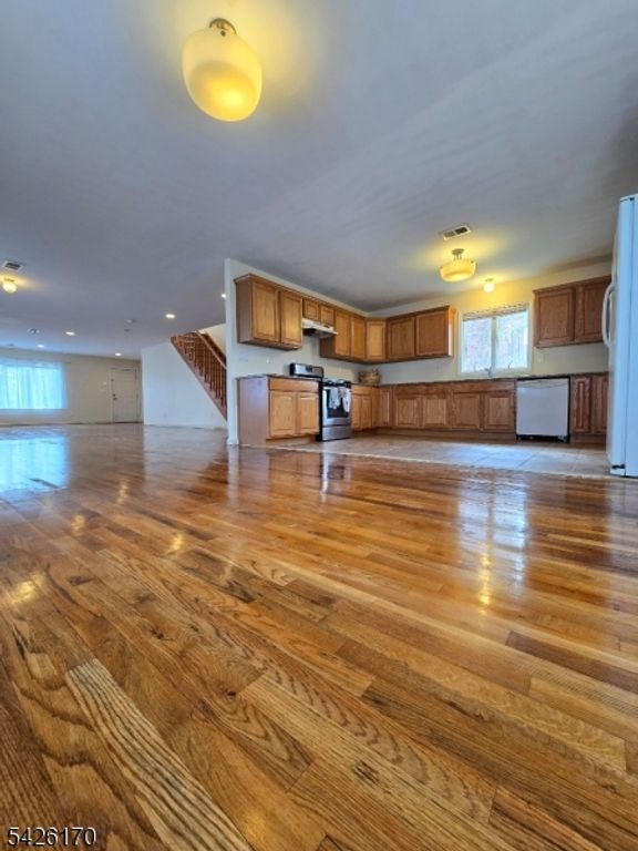 598 Broad St, Carlstadt Boro, NJ 07072 — photo 4