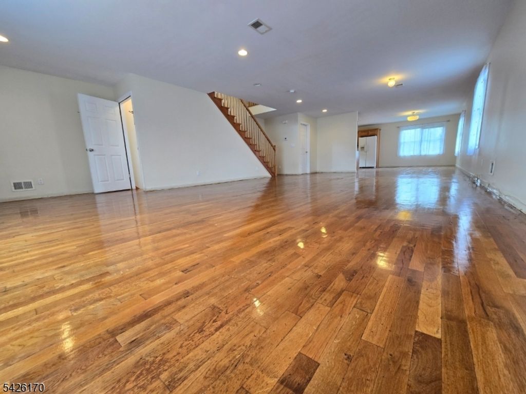 598 Broad St, Carlstadt Boro, NJ 07072 — photo 5