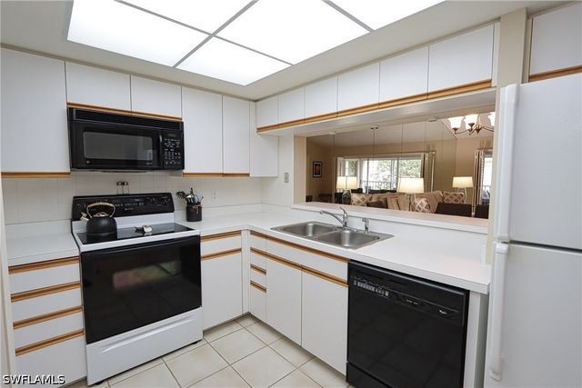 5637 Turtle Bay DR II-22, Naples, FL 34108