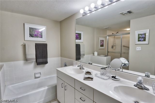 5637 Turtle Bay DR II-22, Naples, FL 34108