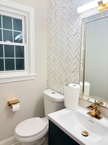 9619 S Oakley Avenue, Chicago, IL 60643