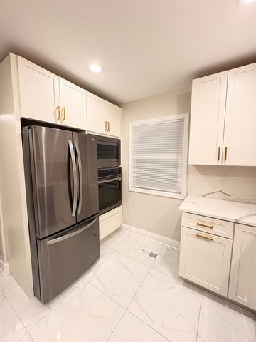 9619 S Oakley Avenue, Chicago, IL 60643