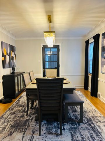 9619 S Oakley Avenue, Chicago, IL 60643