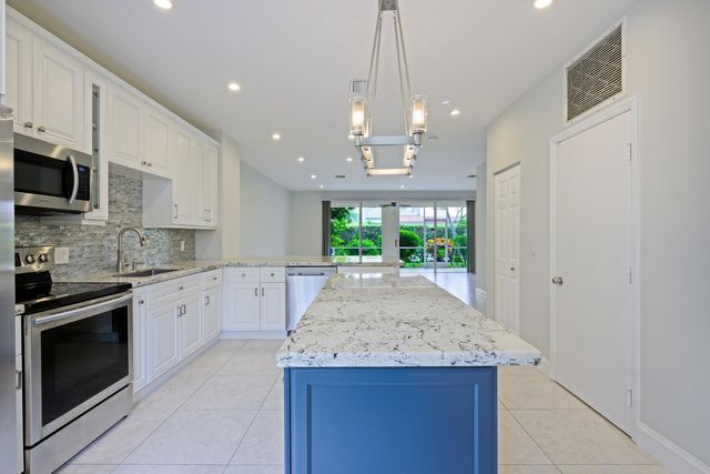 6817 Via Regina, Boca Raton, FL 33433