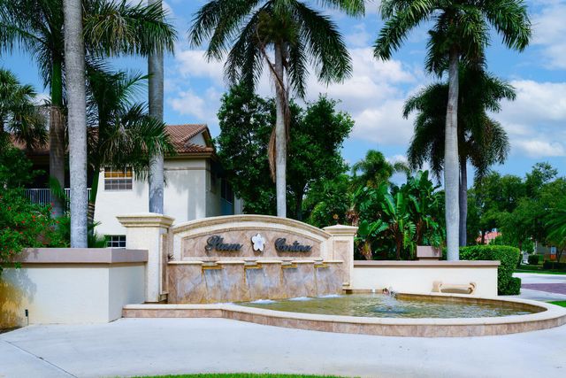 6817 Via Regina, Boca Raton, FL 33433