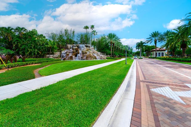 6817 Via Regina, Boca Raton, FL 33433