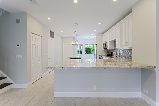 6817 Via Regina, Boca Raton, FL 33433