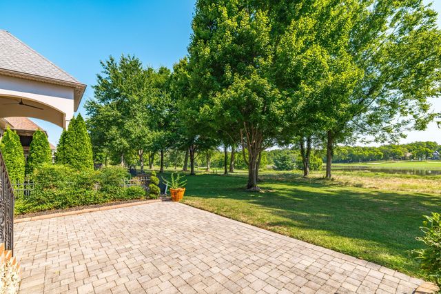 1165 Chloe Dr, Gallatin, TN 37066