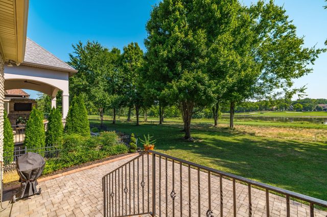 1165 Chloe Dr, Gallatin, TN 37066