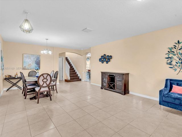 912 NW 204th St, Miami Gardens, FL 33169