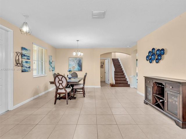 912 NW 204th St, Miami Gardens, FL 33169