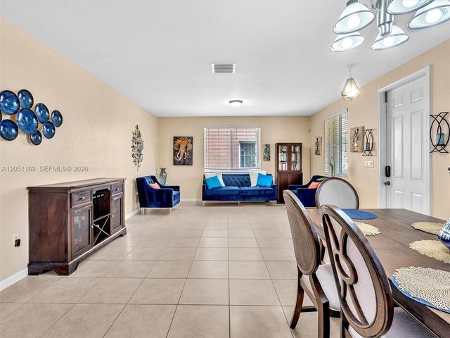 912 NW 204th St, Miami Gardens, FL 33169