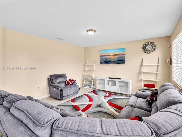 912 NW 204th St, Miami Gardens, FL 33169