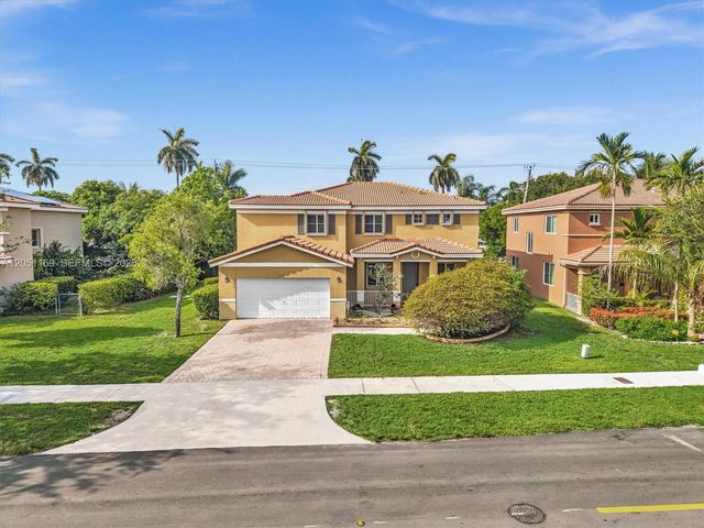912 NW 204th St, Miami Gardens, FL 33169