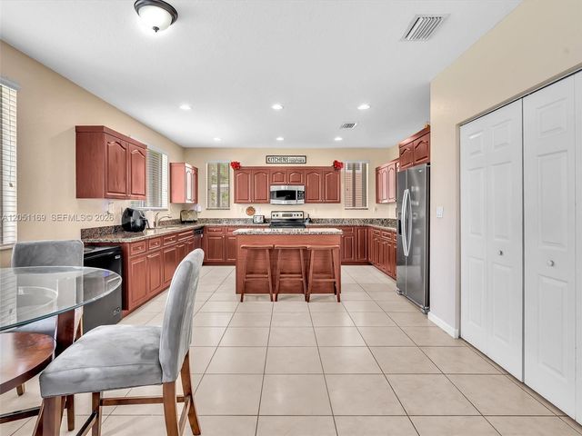 912 NW 204th St, Miami Gardens, FL 33169