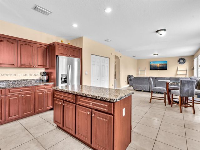 912 NW 204th St, Miami Gardens, FL 33169