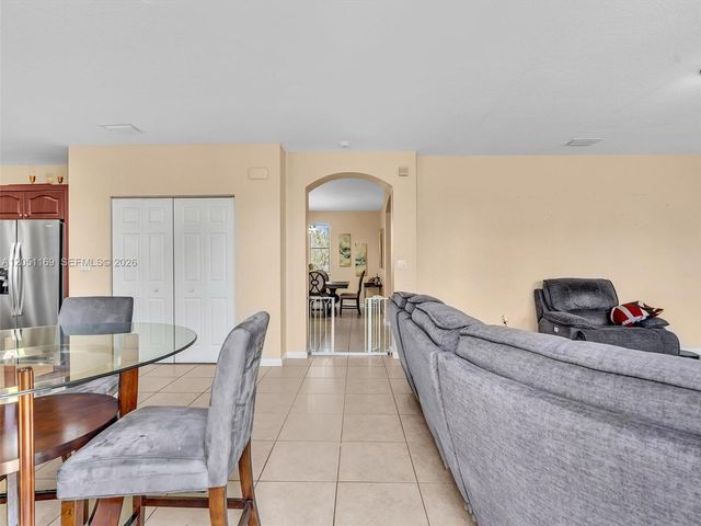 912 NW 204th St, Miami Gardens, FL 33169