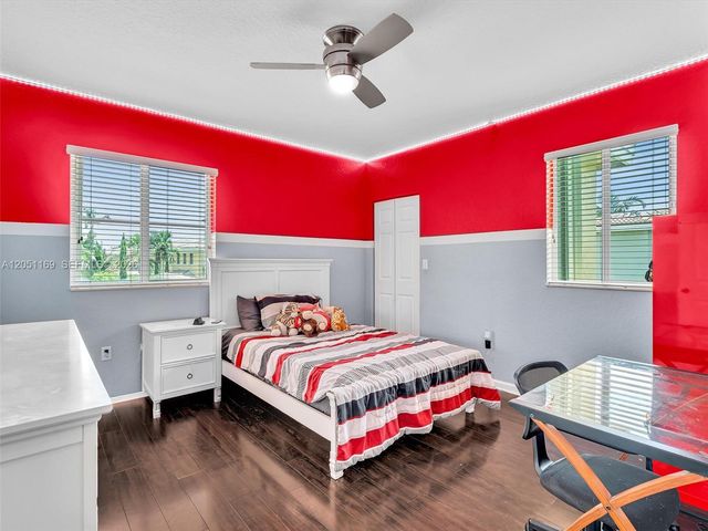 912 NW 204th St, Miami Gardens, FL 33169