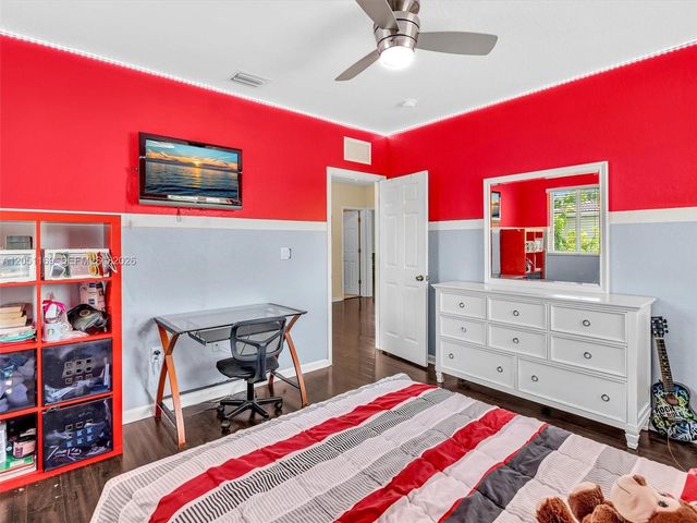 912 NW 204th St, Miami Gardens, FL 33169