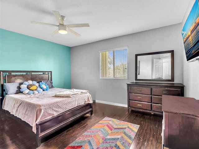 912 NW 204th St, Miami Gardens, FL 33169