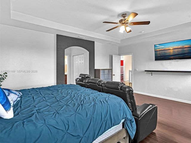 912 NW 204th St, Miami Gardens, FL 33169
