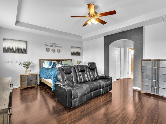912 NW 204th St, Miami Gardens, FL 33169