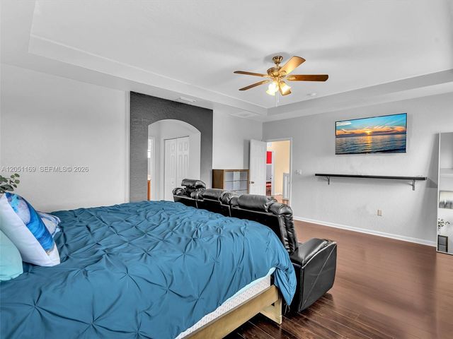 912 NW 204th St, Miami Gardens, FL 33169
