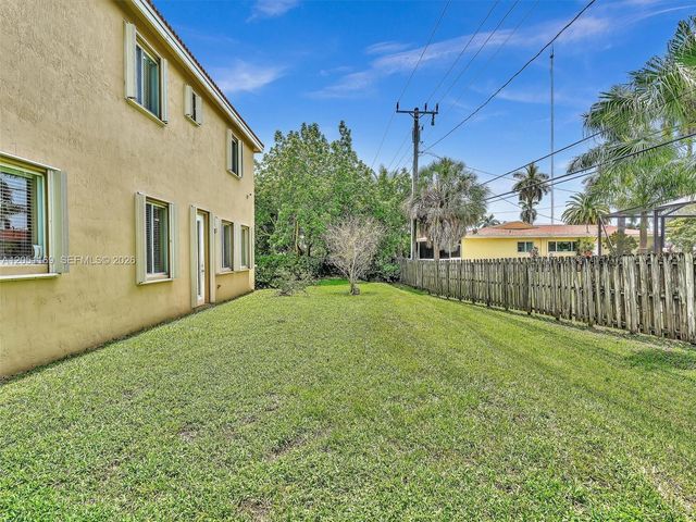 912 NW 204th St, Miami Gardens, FL 33169