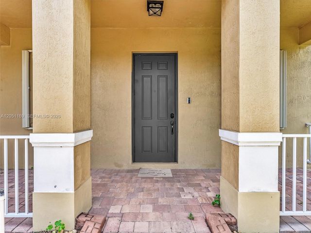 912 NW 204th St, Miami Gardens, FL 33169