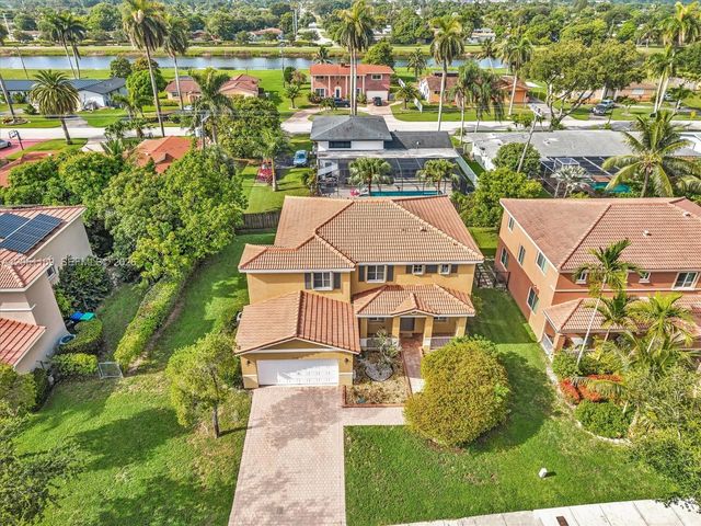912 NW 204th St, Miami Gardens, FL 33169