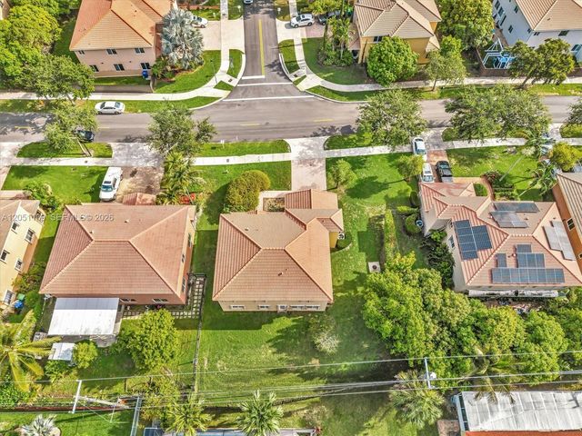 912 NW 204th St, Miami Gardens, FL 33169