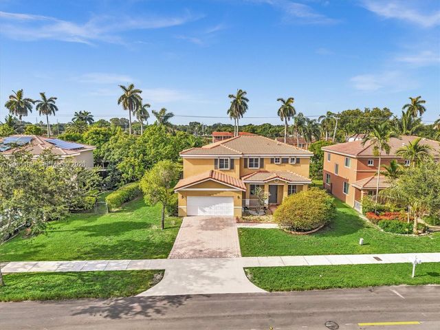 912 NW 204th St, Miami Gardens, FL 33169
