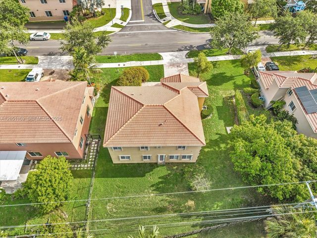 912 NW 204th St, Miami Gardens, FL 33169