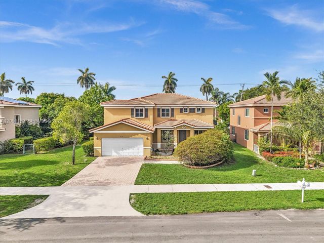 912 NW 204th St, Miami Gardens, FL 33169