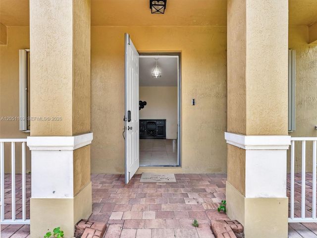 912 NW 204th St, Miami Gardens, FL 33169