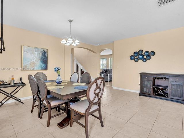 912 NW 204th St, Miami Gardens, FL 33169