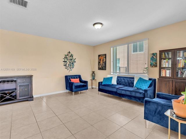 912 NW 204th St, Miami Gardens, FL 33169
