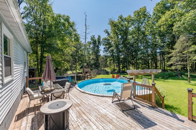 28 Buck Lane, Saugerties, NY 12477